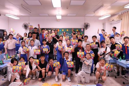 童趣飞扬  欢乐“童”行 ——深圳市向西小学六一班级游园会精彩纷呈 