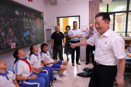 童趣飞扬  欢乐“童”行 ——深圳市向西小学六一班级游园会精彩纷呈 