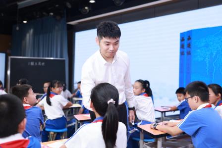 深圳市“百部名著进校园”活动周罗湖分会场圆满举行 ——以经典阅读赋能教育创新用书香文化润泽师生心灵