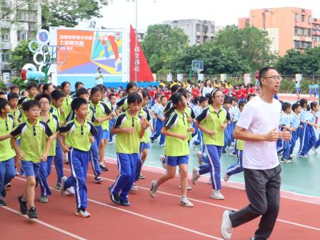 罗芳小学举行“美育一件事.七彩阳光跑”启动仪式