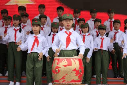 童声筑梦展风采 美韵成长绽芳华     ——华丽小学成功举办第十届美育贯通校园文化艺术节暨“班班有歌声”班级歌唱比赛