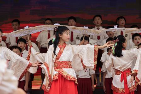 童声筑梦展风采 美韵成长绽芳华     ——华丽小学成功举办第十届美育贯通校园文化艺术节暨“班班有歌声”班级歌唱比赛
