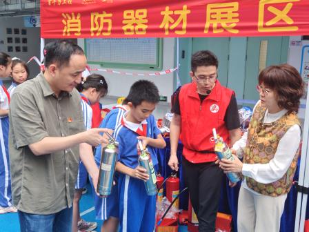 筑牢校园安全网，点亮学子成长路 ——湖贝小学开展安全文明进校园活动