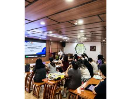 深圳市怡景小学英语科组携手罗湖区黄小梅名师工作室开展“怡景杯”课堂教学专家指导活动