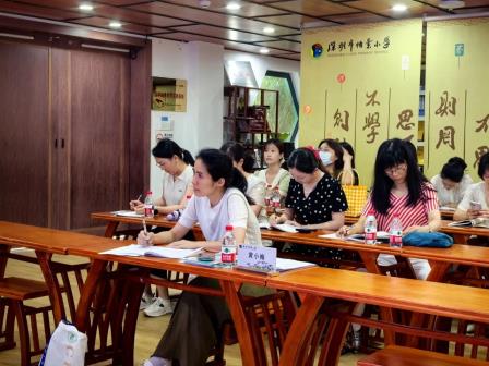 深圳市怡景小学英语科组携手罗湖区黄小梅名师工作室开展“怡景杯”课堂教学专家指导活动