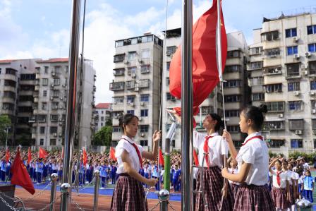 牢记党的教导，争做强国少年 ——深圳市华丽小学举行一年级首批少先队入队仪式