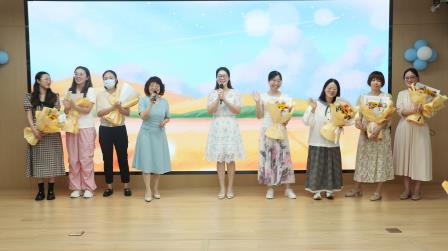 手捧星光赴前路 师友同筑离别歌 ——深圳市罗湖区湖贝小学举行六年级毕业典礼
