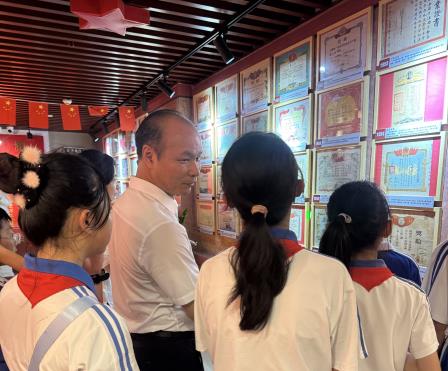 赓续廉洁基因 淬炼师德担当——深圳市新秀小学党支部赴红色文化基地润志岁月馆开展“行走的廉政课”活动