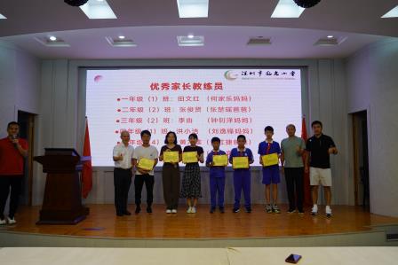 深圳市凤光小学第十届“校长杯”足球嘉年华暨毕业班篮球赛圆满落幕 