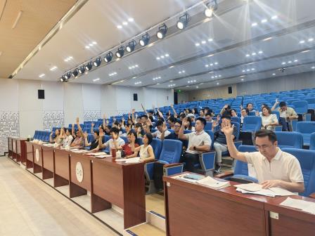 翠园东晓创新学校召开教职工代表大会