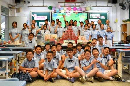共启时光的礼物——深圳市景贝小学举办六年级毕业感恩会
