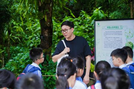 探索自然奥秘，AI赋能成长——深圳市仙桐实验小学开展每周半天计划校外实践课程