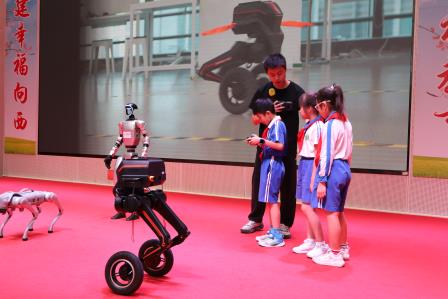 科技赋能未来  安全护航假期 ——深圳市向西小学散学典礼精彩纷呈