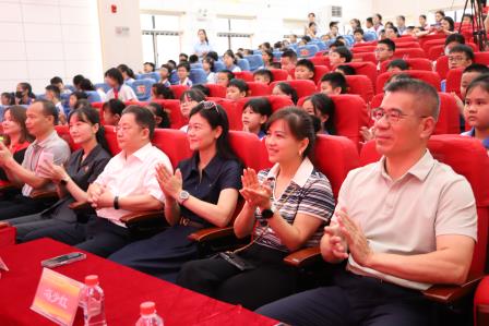科技赋能未来  安全护航假期 ——深圳市向西小学散学典礼精彩纷呈