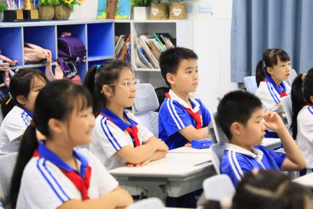 梧桐树下再启航，感恩奋进向未来——深圳市仙桐实验小学举行散学典礼及六年级毕业典礼