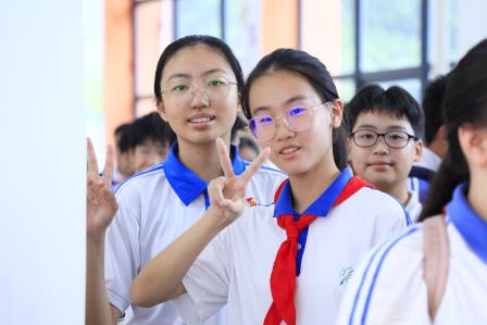 梧桐树下再启航，感恩奋进向未来——深圳市仙桐实验小学举行散学典礼及六年级毕业典礼