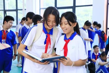 梧桐树下再启航，感恩奋进向未来——深圳市仙桐实验小学举行散学典礼及六年级毕业典礼