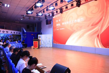深圳市仙桐实验小学召开全体教职工期末总结会
