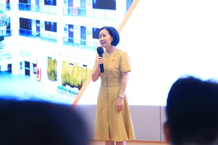 深圳市仙桐实验小学召开全体教职工期末总结会