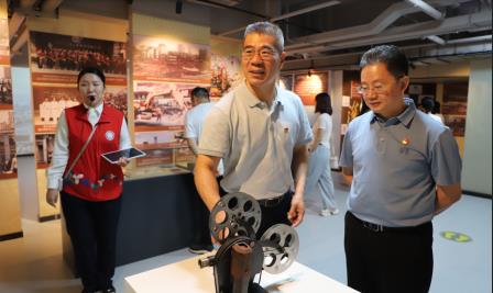 沉浸红色记忆 淬炼廉洁初心 ——向西小学党支部开展“行走的廉政课” 
