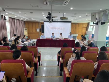 洪湖小学召开学年总结会，回顾丰硕成果，擘画发展新篇