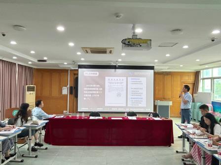 洪湖小学召开学年总结会，回顾丰硕成果，擘画发展新篇