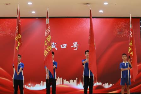 筑梦扬帆起 奋斗向未来------深圳市罗湖未来学校2026届初三入楼仪式