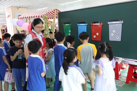 告别试卷丨深圳红桂小学一、二年级期末嘉年华趣味开场，萌娃闯关展风采