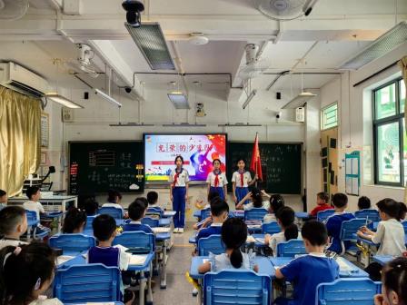 深圳市怡景小学举行一年级新队员入队仪式