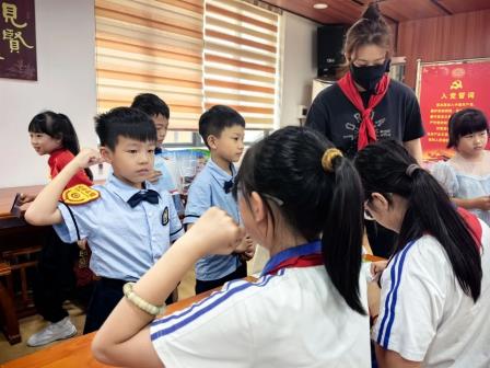 深圳市怡景小学举行一年级新队员入队仪式