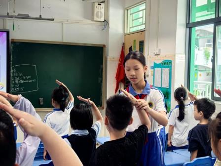 深圳市怡景小学举行一年级新队员入队仪式