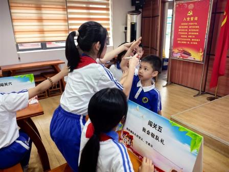 深圳市怡景小学举行一年级新队员入队仪式