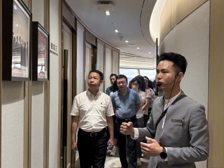 特区精神映初心，廉政清风润杏坛 ——深圳市翠园文锦中学党总支开展“行走的廉政课”主题党日活动