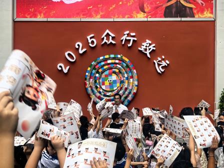 告别试卷丨深圳红桂小学一、二年级期末嘉年华趣味开场，萌娃闯关展风采