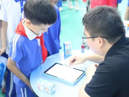 AI探蓝海，融创启未来——罗芳小学开展一二年级综合评价嘉年华