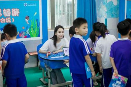 AI探蓝海，融创启未来——罗芳小学开展一二年级综合评价嘉年华