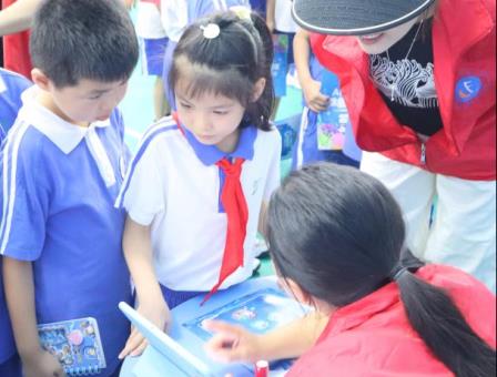 AI探蓝海，融创启未来——罗芳小学开展一二年级综合评价嘉年华