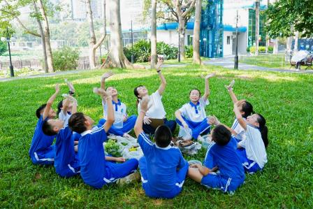 洪湖小学“每周半天计划”生态实践课：探索落叶的绿色新生