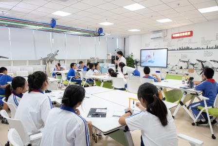 仙桐实验小学学子探秘少科城：当科学课遇上“每周半天计划”