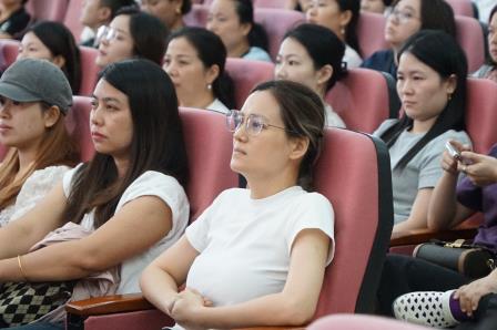 校家携手育新苗 共启成长谱新篇 ——罗湖小学一年级新生家长会圆满召开