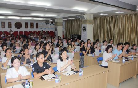 聚焦 AI 赋能教学 共绘教育新蓝图 ——深圳市南湖小学召开新学期教职工大会