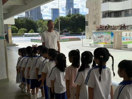 洪湖新绿，携手启航：深圳市洪湖小学举行2025级一年级新生入学培训暨新生家长培训会