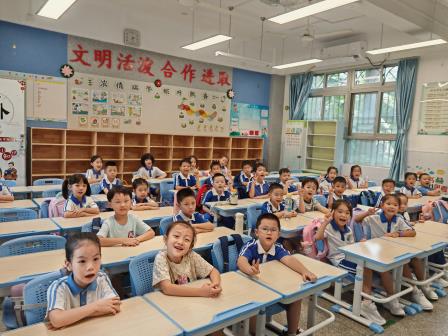洪湖新绿，携手启航：深圳市洪湖小学举行2025级一年级新生入学培训暨新生家长培训会