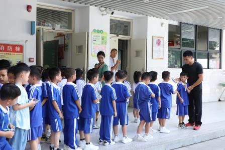 雏燕启航处·家校共育时——深圳市红桂小学举办2025级小一新生入学适应性培训活动暨小一新生家长见面会