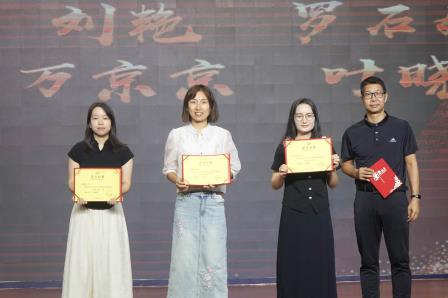 古礼谢师恩，童心承师德 ——罗湖小学举行庆祝教师节活动