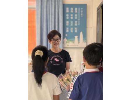 晨间感恩暖师心，敬师情满校园中——深圳市北斗小学2025年教师节“晨间感恩”主题活动温馨举行