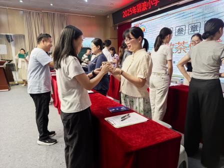 师者如光，微以致远！ ——深圳市碧波小学奏响教师节欢歌