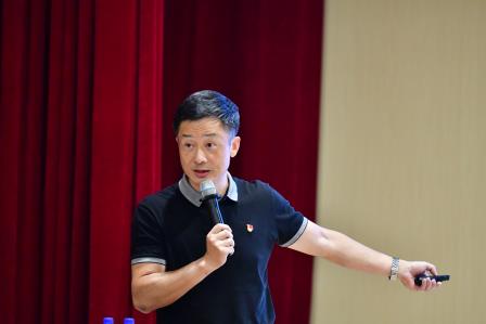 乔木葱茏迎雅士 松泉焕彩聚贤才——深圳市松泉实验学校隆重召开2025-2026学年第一学期开学教职工大会