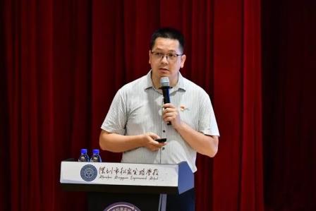 乔木葱茏迎雅士 松泉焕彩聚贤才——深圳市松泉实验学校隆重召开2025-2026学年第一学期开学教职工大会