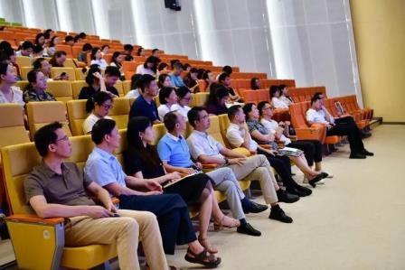 乔木葱茏迎雅士 松泉焕彩聚贤才——深圳市松泉实验学校隆重召开2025-2026学年第一学期开学教职工大会